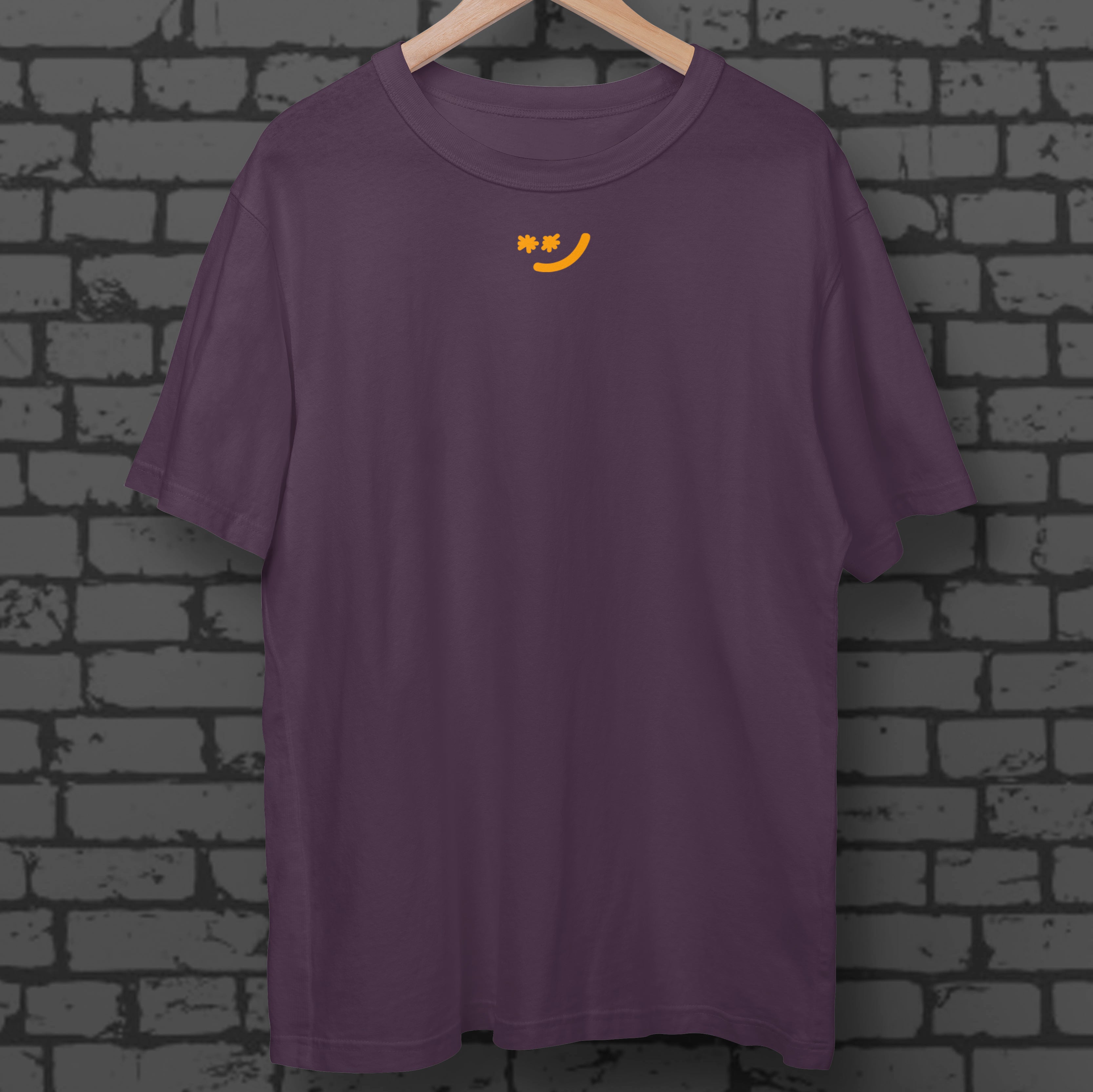 T-Shirt *)